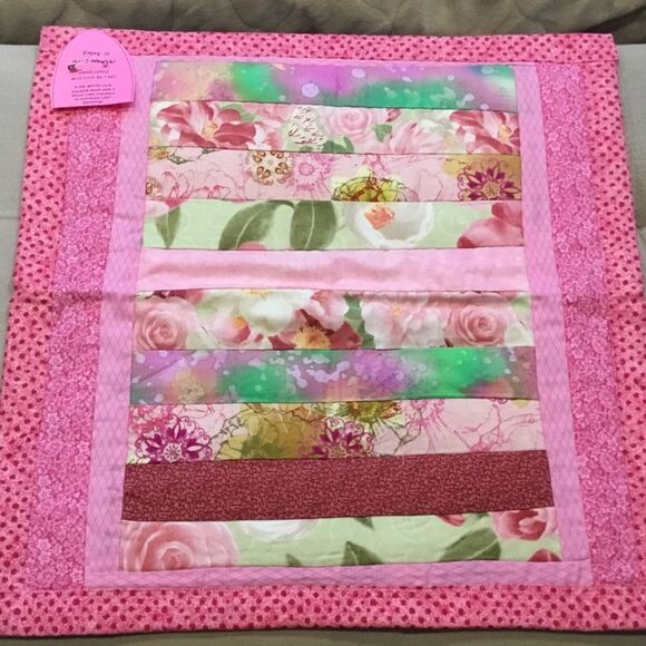 NWT. Hand Crafted, quilted Runner in Pinks - Picture 1 of 6
